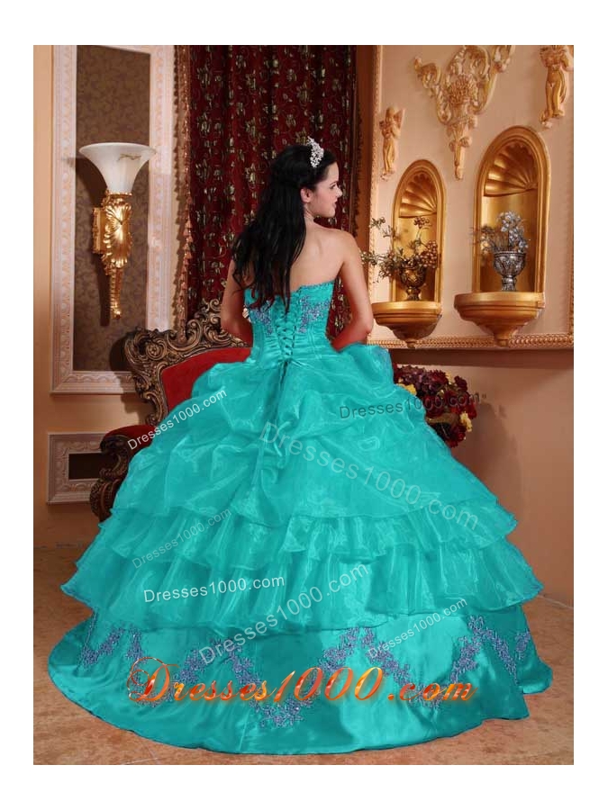 Affordable Ball Gown Beading Appliques Quinceanera Gowns With Strapless