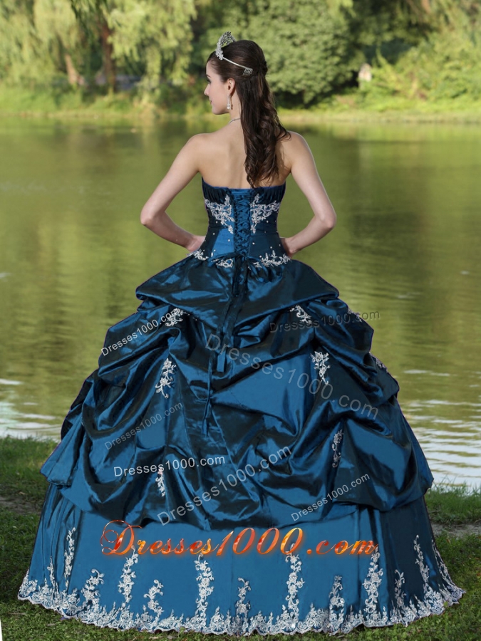 Custom Made Blue Quinceanera Dresses Party Wear With Satin Embroidery Decorate