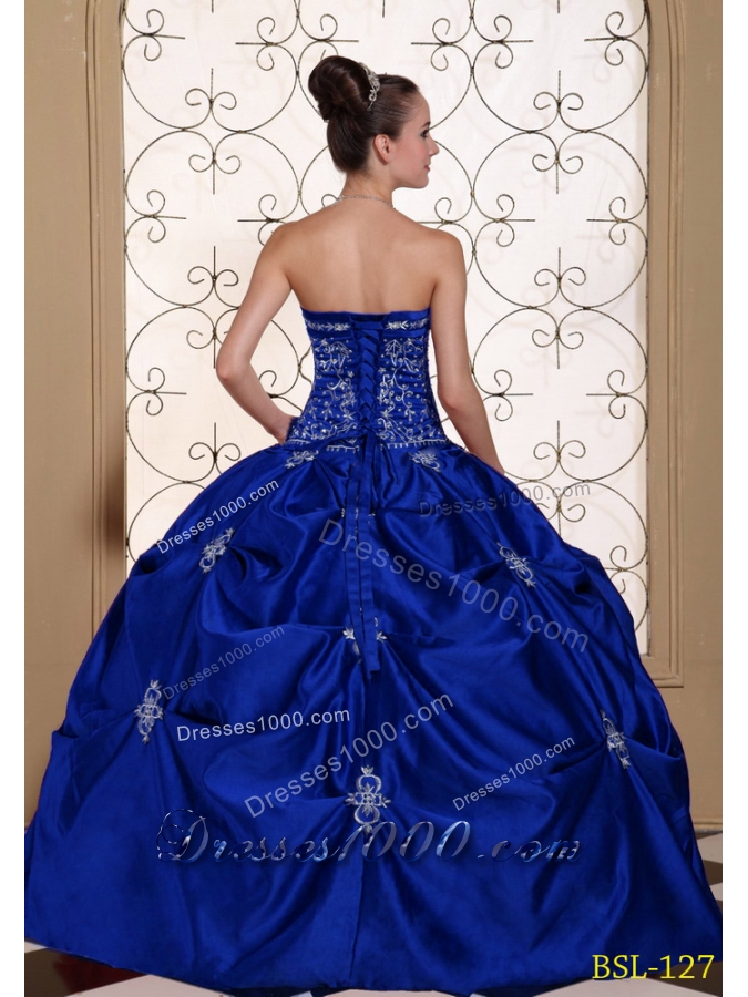 2014 Popular Embroidery Strapless Modest Quinceanera Dresses with Pick-ups