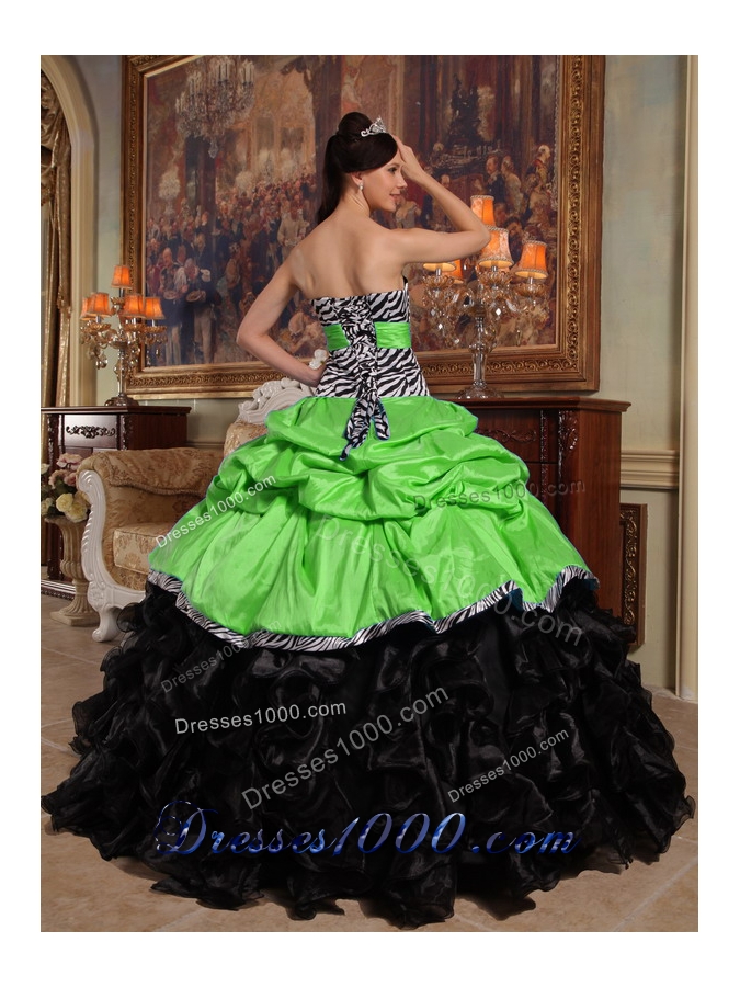 2014 Pretty Ball Gown Pick-ups Quinceanera Dresses with Sweetheart