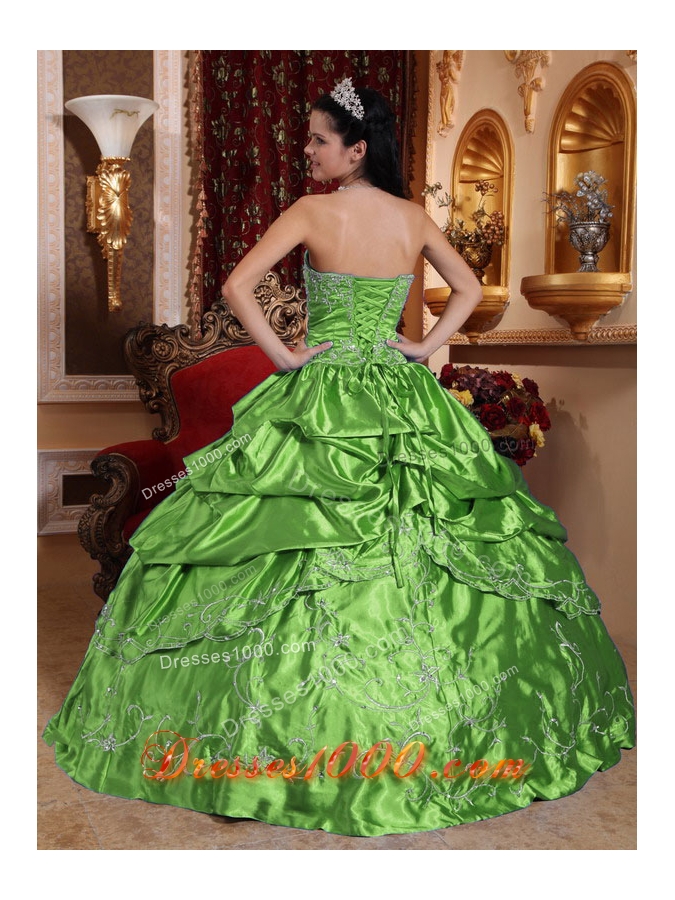 2014 Spring Green Strapless Embroidery with Beading Quinceanera Dress