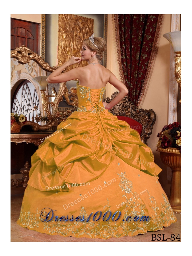 Sweetheart Taffeta Embroidery and Beading Quinceanera Gowns with Pick-ups