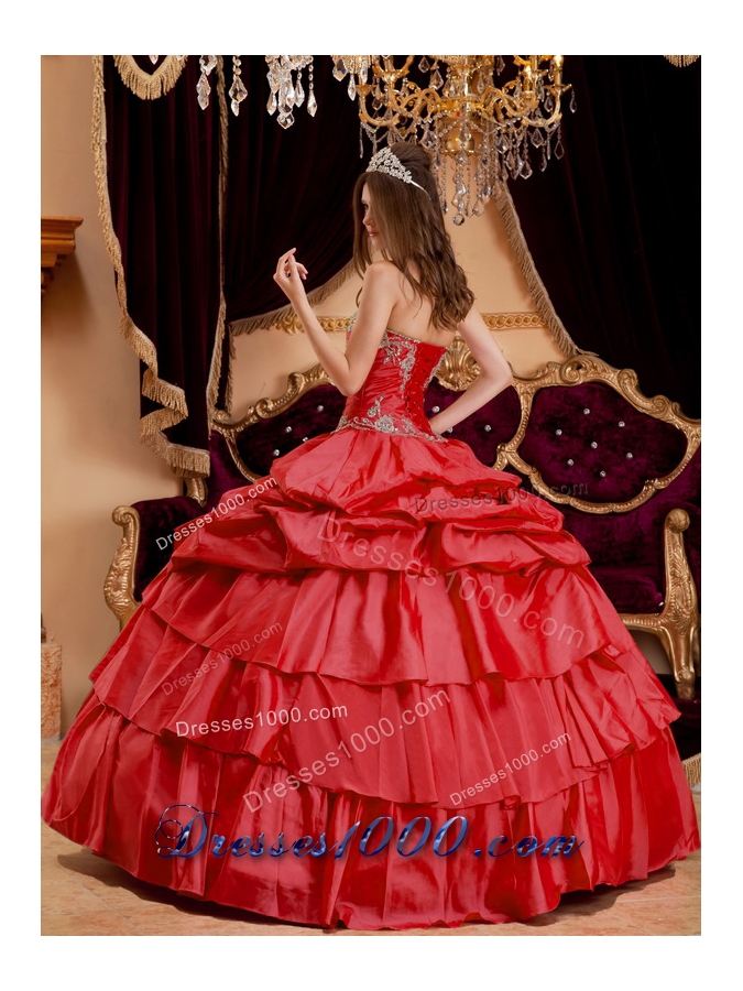 Red Puffy Sweetheart Pick-ups and Appliques Decorate 2014 Quinceanera Dresses