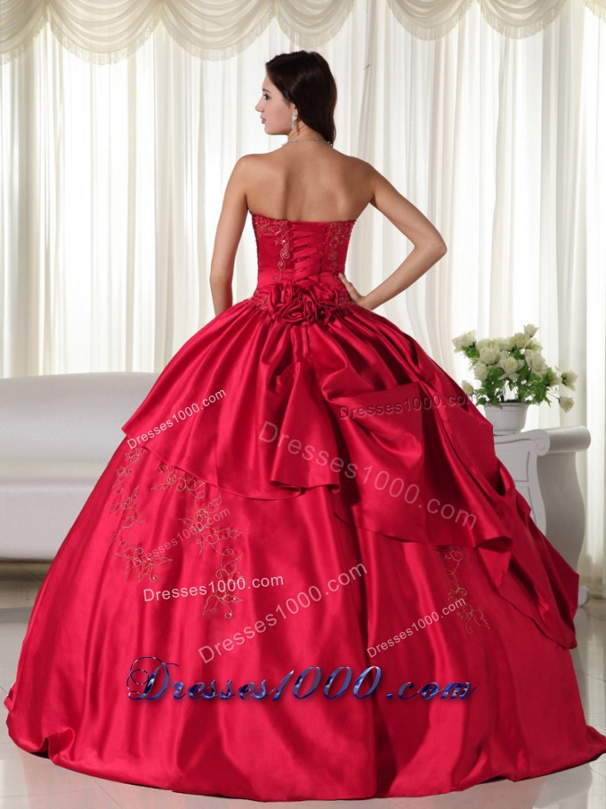 Classical Red Puffy Sweetheart Embroidery Quinceanera Dresses