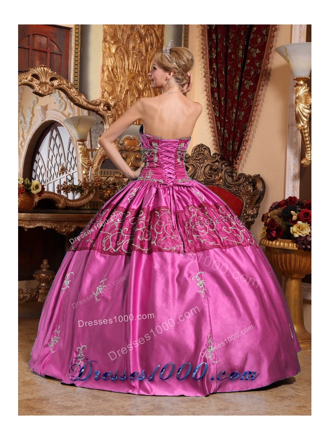 Pink Puffy Sweetheart Taffeta Sweet Sixteen Dresses with Embroidery