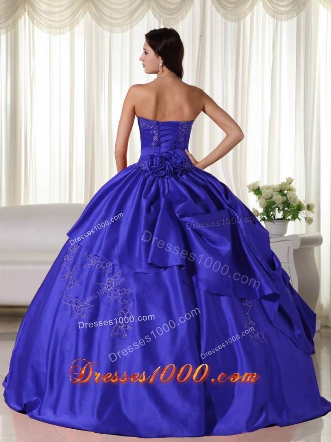 Exquisite Ball Gown Sweetheart Embroidery Quinceanera Dress with Pick-ups