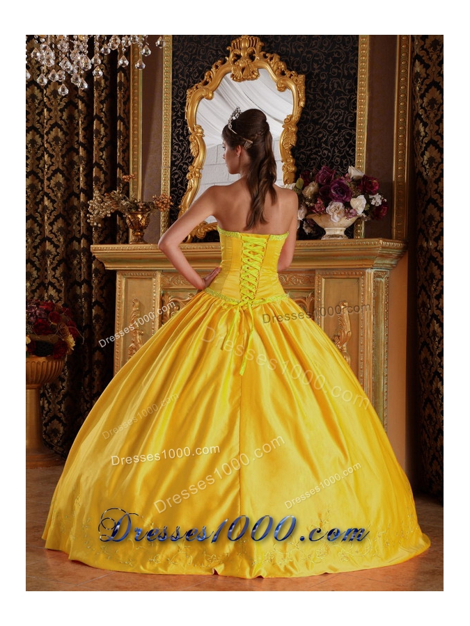 2014 Classical Golden Ball Gown Strapless Embroidery Quinceanera Dress with Bow