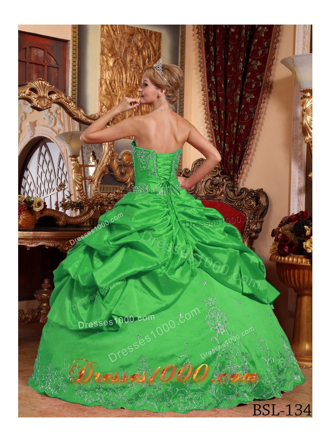 2014 Lovely Green Puffy Sweetheart Embroidery with Beading Quinceanera Dress