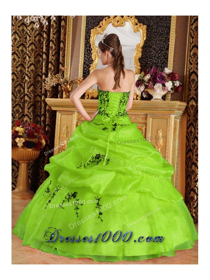 2014 Elegant Embroidery Quinceanera Dress in Yellow Green Puffy Sweetheart