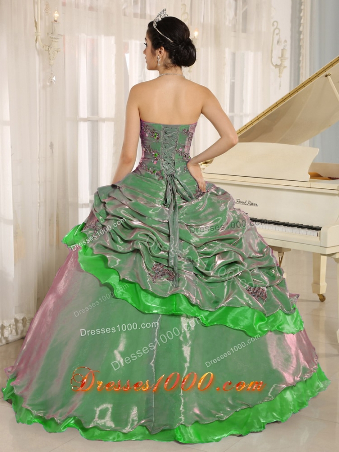 2014 Multi-color Embroidery Decorate Quinceanera Dress Clearance with Strapless