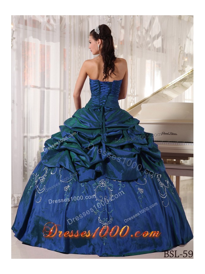 2014 Puffy Embroidery With Beading Quinceanera Gowns with Strapless