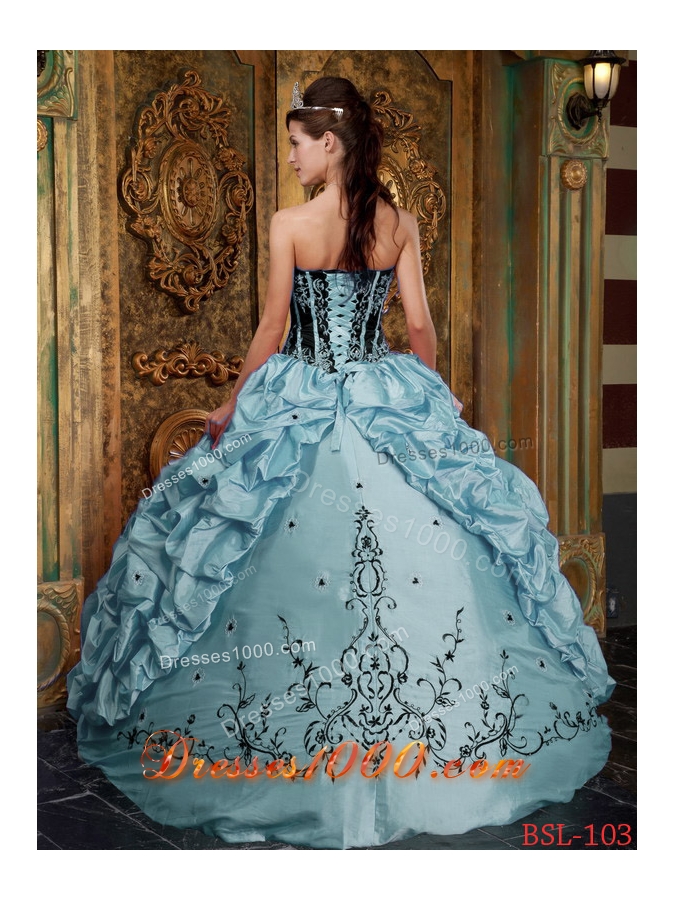 2014 Puffy Strapless Embroidery Quinceanera Dresses with Pick-ups