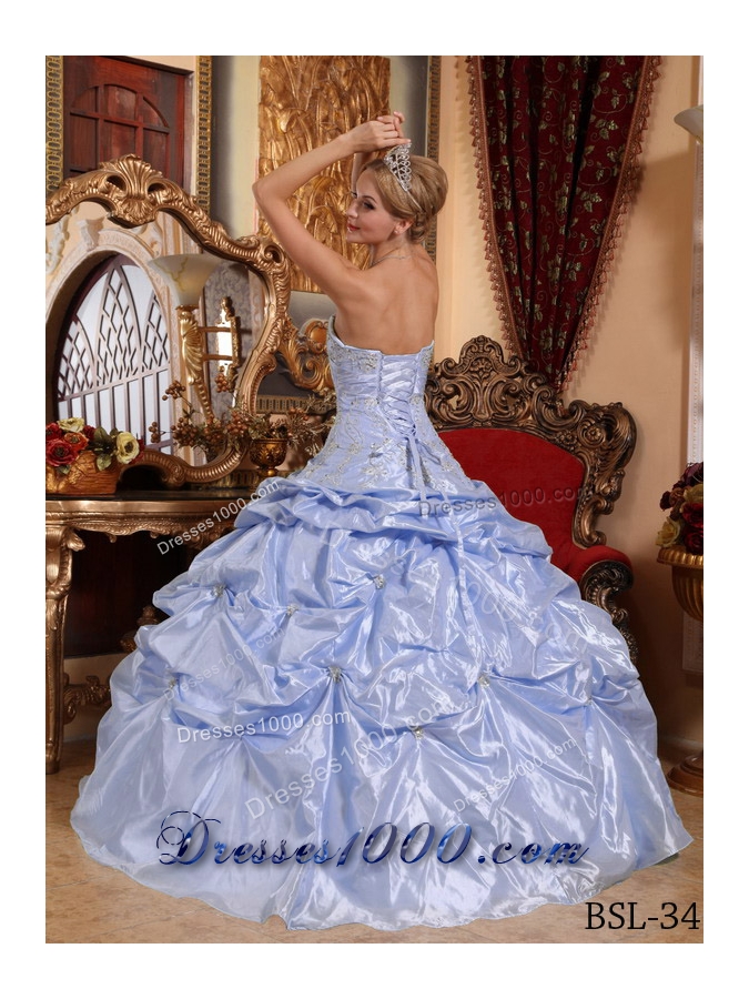 2014 Puffy Sweetheart Embroidery and Beading Quinceanera Dresses with Pick-ups
