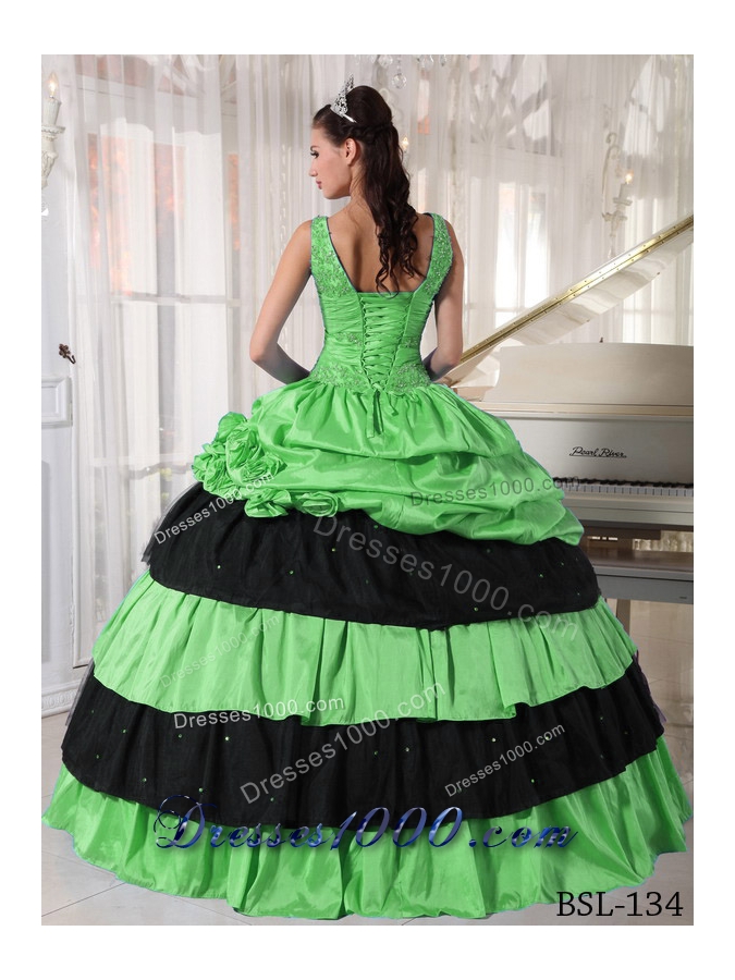 2014 Pretty Puffy V-neck Hand Made Flowers Beading Quinceanera Dress with Layers