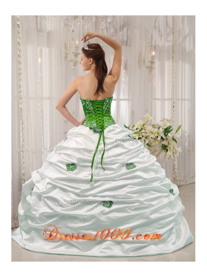 2014 Puffy Sweetheart Embroidery for White and Green Quinceanera Dress with Pick-ups