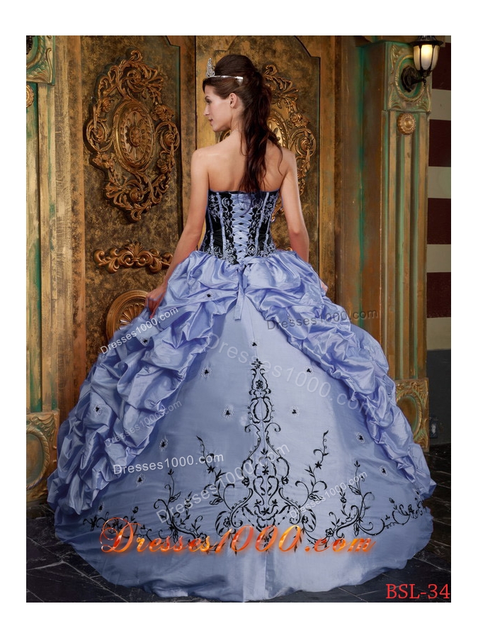 2014 Lilac puffy Strapless Embroidery Quinceanera Dresses with Pick-ups