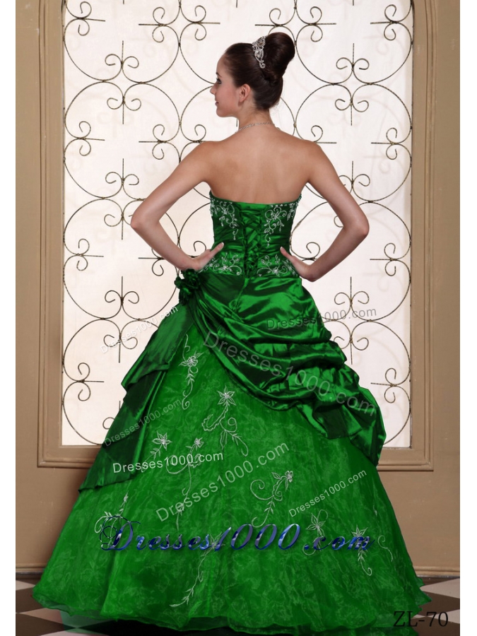 Modest Embroidery Quinceanera Dresses For 2014 Strapless