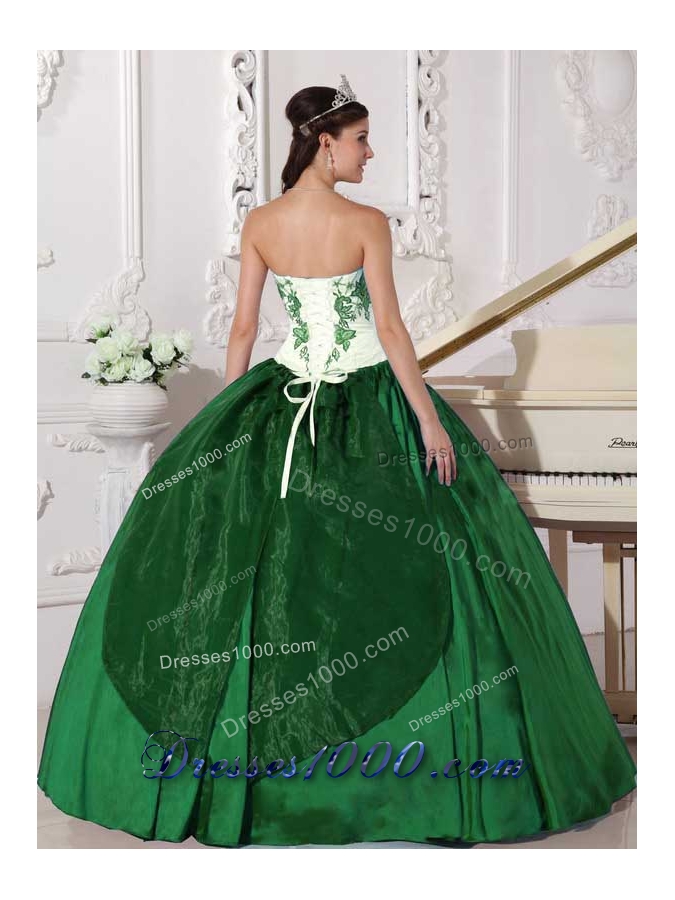 2014 Afforable Ball Gown Sweetheart Quinceanera Dresse with Embroidery