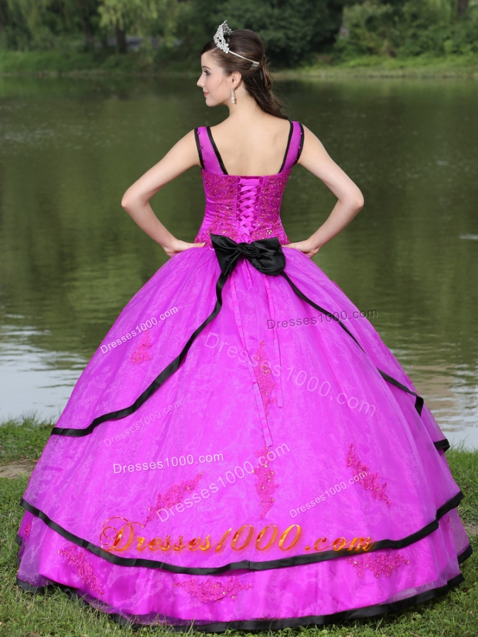 V-neck Appliques Decorate Quinceanera Dress with Detachable Sleeves
