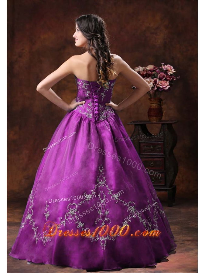 A-line Halter Top Organza Sweet 16 Dresses With Embroidery Decorate