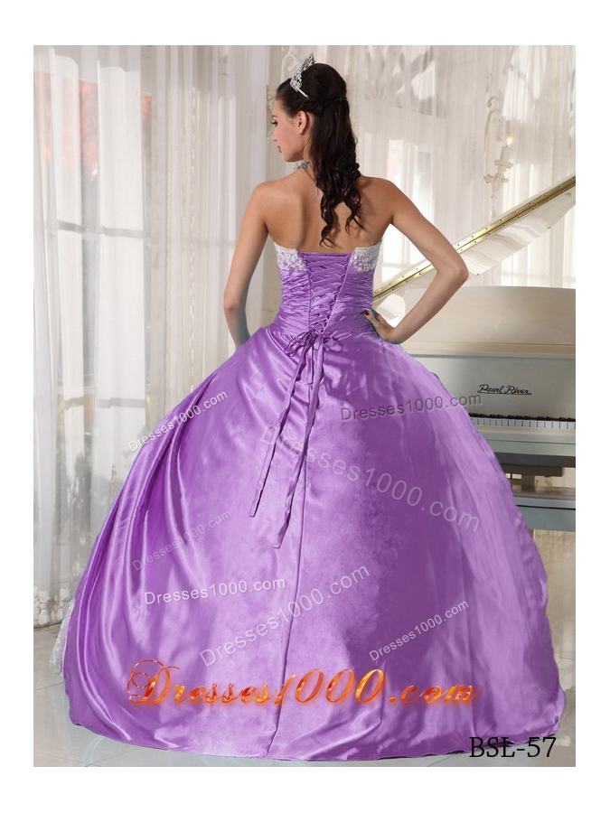 Elegant Ball Gown Strapless Lace Dresses For a Quince