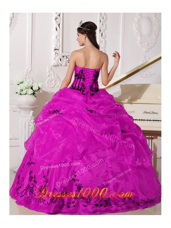 Strapless Fuchsia Organza Quinceanera Gowns with Black Appliques