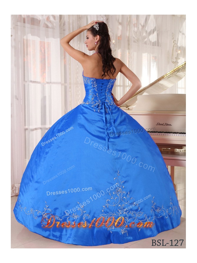 2014 Sleevless Quinceanera Dress in Teal Halter-top Puffy with Appliques