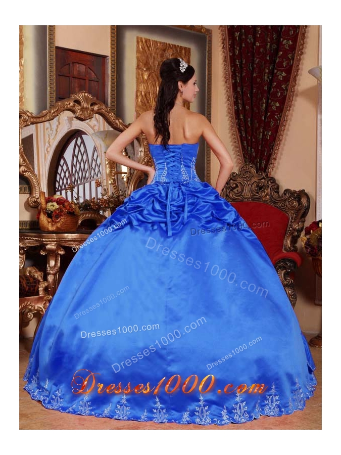 2014 Embroidery Quinceanera Dress in Blue Puffy Strapless
