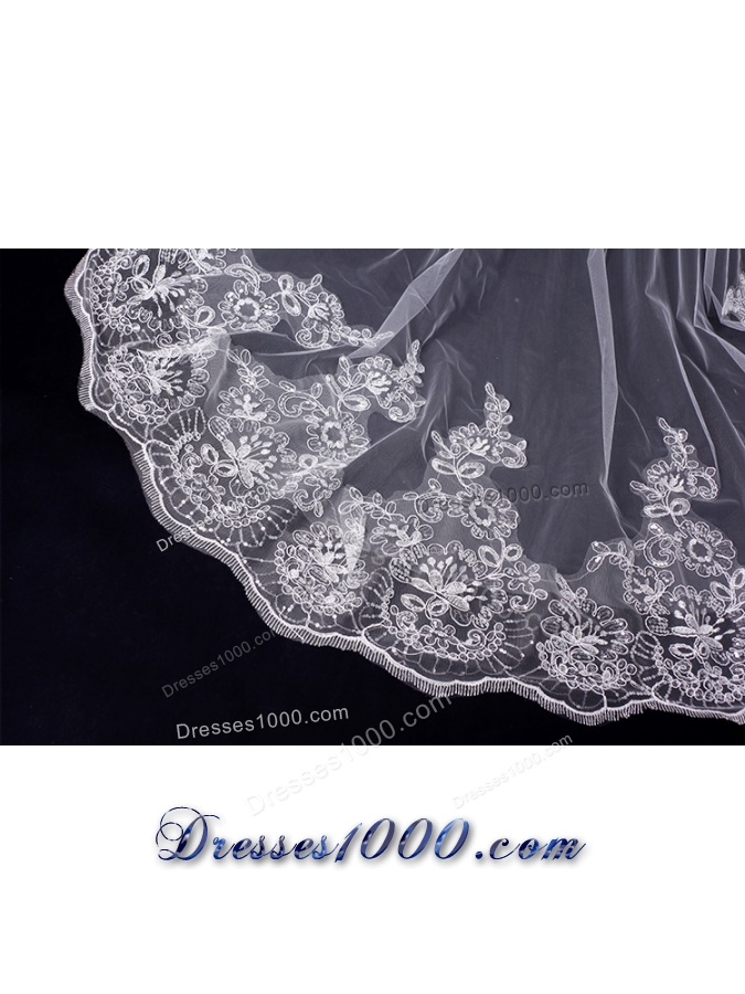 Classic One-Tier Lace Appliques Edge Wedding Veil