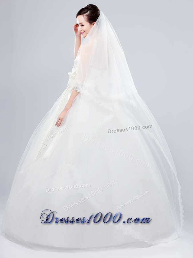 One-Tier Angle Cut Wedding Veils with Lace Appliques Edge