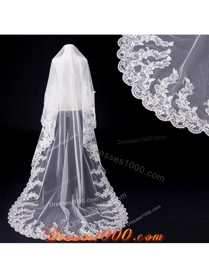 Romantic Lave Edge White Two-Tier Fingertip Bridal Veils