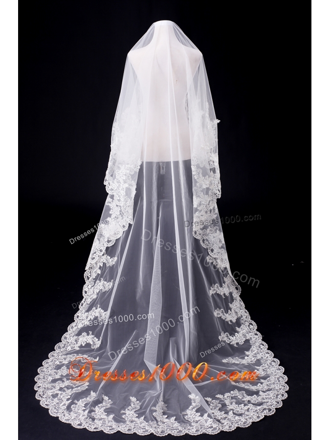 Romantic Lave Edge White Two-Tier Fingertip Bridal Veils
