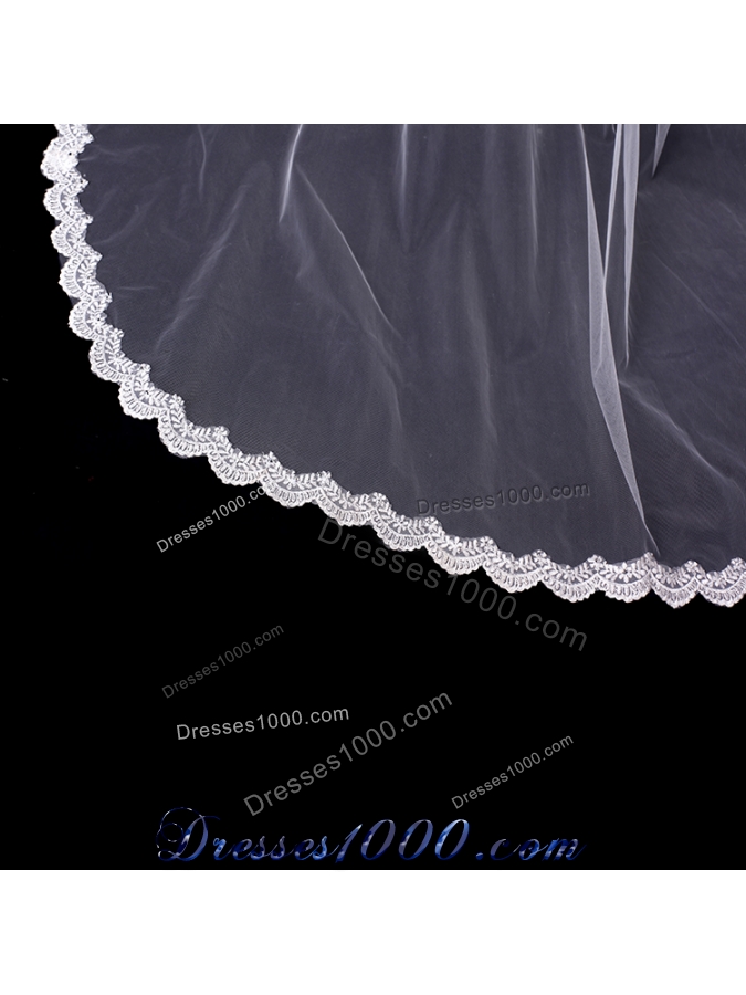 2014 Simple Four-Tier Bridal Veils with Lace Appliques Edge