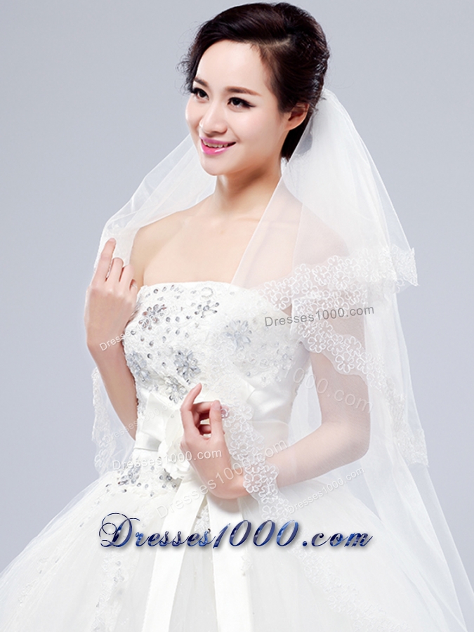 2014 Simple One-Tier Bridal Veils with Lace Appliques Edge