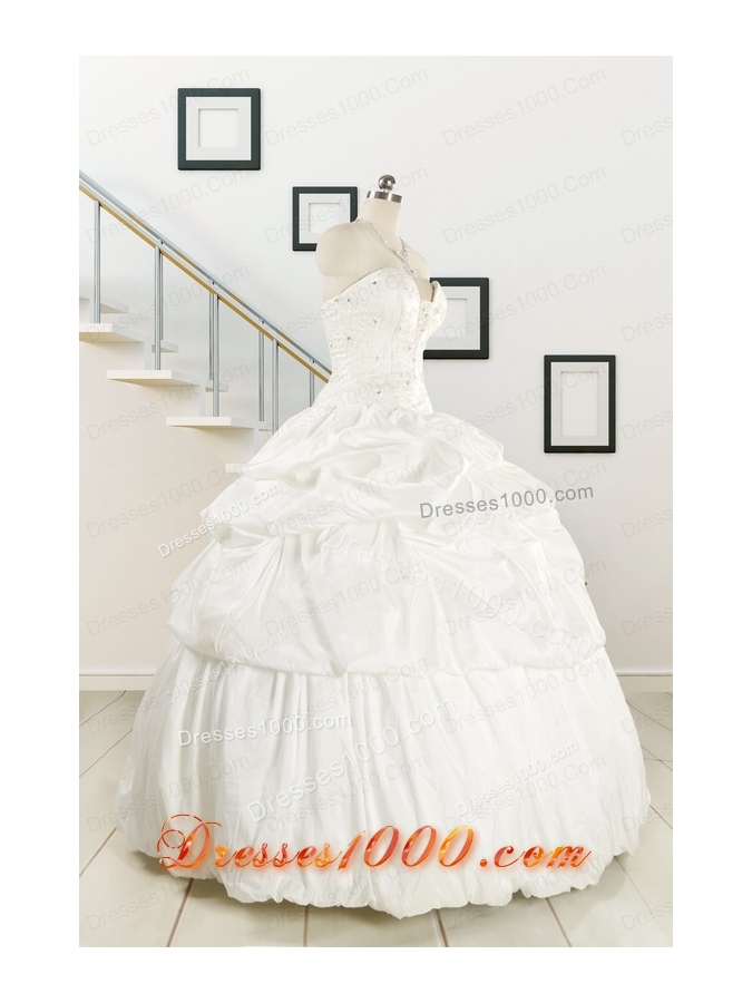 2015 White Taffeta Dresses For a Quinceanera with Beading and Pick Ups