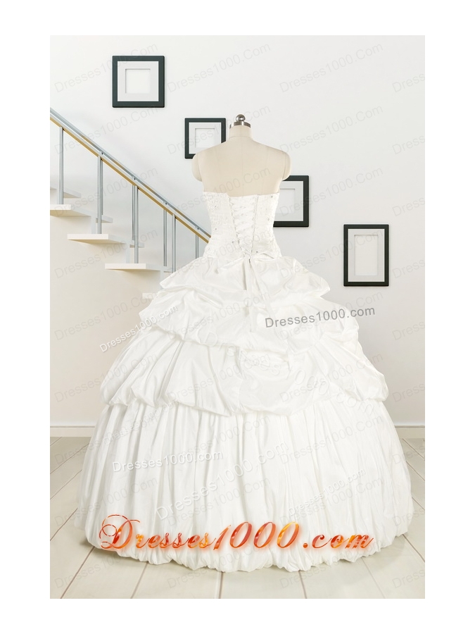 2015 White Taffeta Dresses For a Quinceanera with Beading and Pick Ups