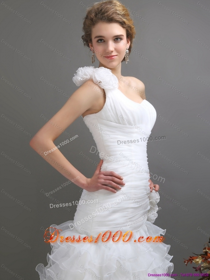 2015 Top Selling One Shoulder Wedding Dress with Ruching and Hand Made Flowers