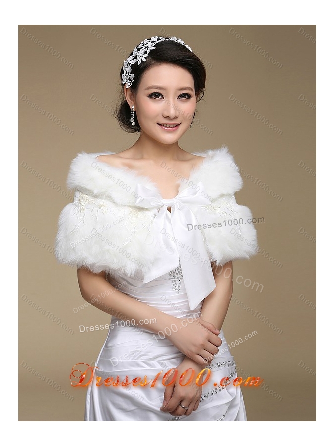 2015 White Sweetheart Ruching Wedding Dresses with Brush Train and Beading