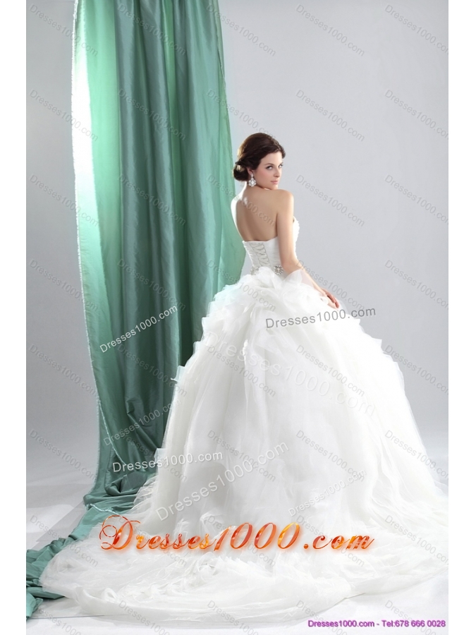 2015 White Sweetheart Ruching Wedding Dresses with Brush Train and Beading
