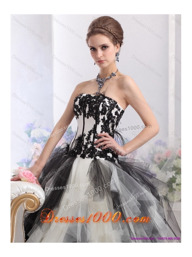 2015 Pretty White and Black Strapless Quinceanera Dresses with Appliques