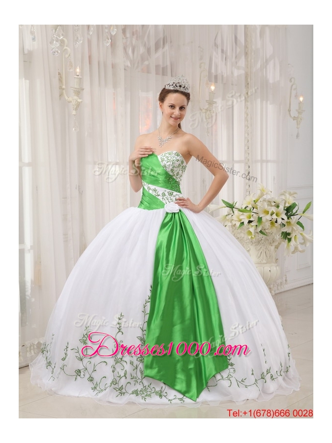 Latest Ball Gown Sweetheart Quinceanera Dresses with Embroidery