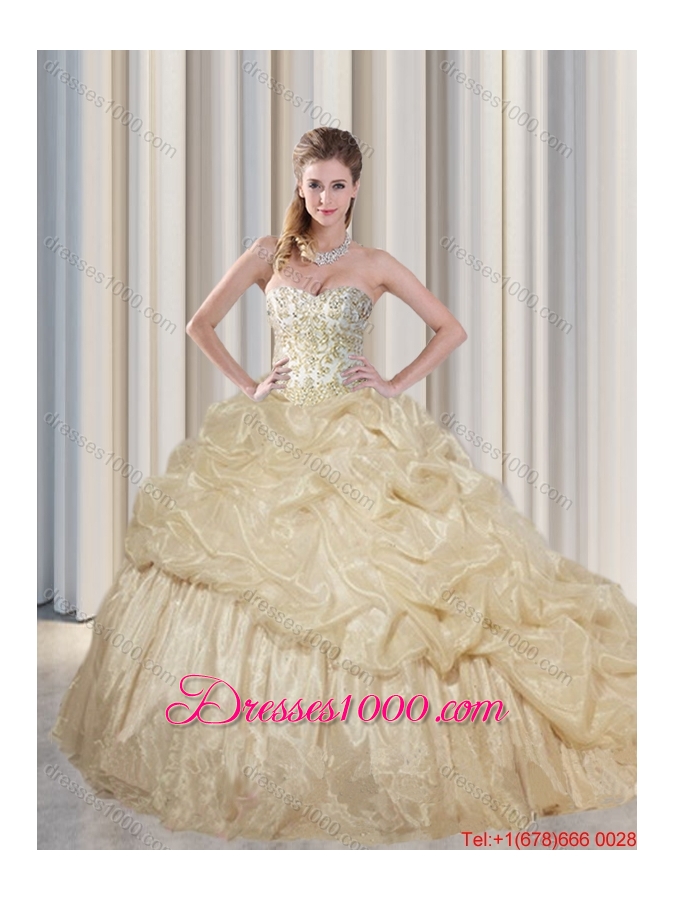 2016 Gorgeous Straps Brush Train Quinceanera Gowns with Beading
