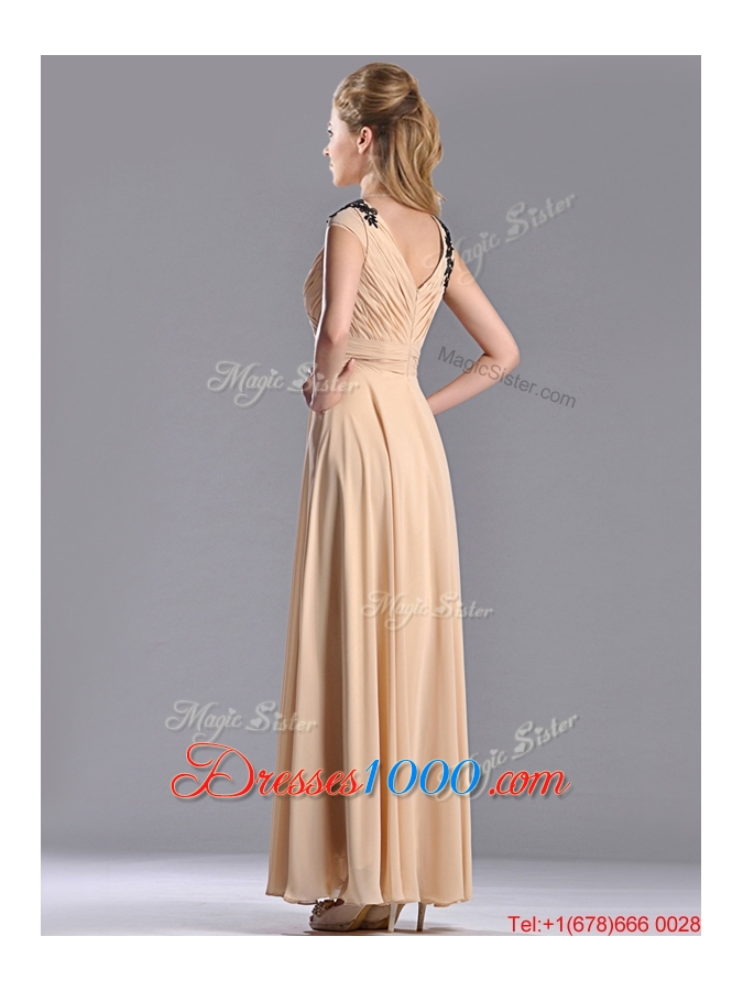 Latest Cap Sleeves Champagne Mother of Bride Dress with Black Appliques