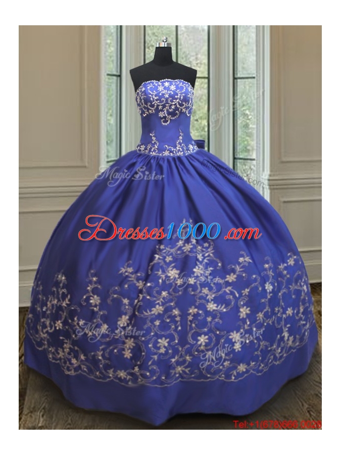 Discount Embroideried and Bowknot Taffeta Quinceanera Dress in Royal Blue