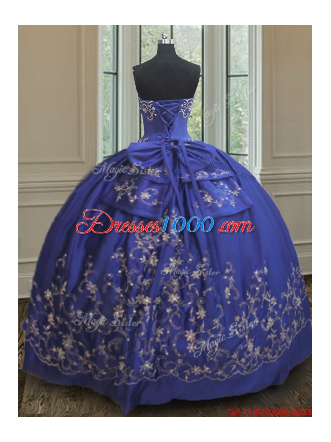 Discount Embroideried and Bowknot Taffeta Quinceanera Dress in Royal Blue