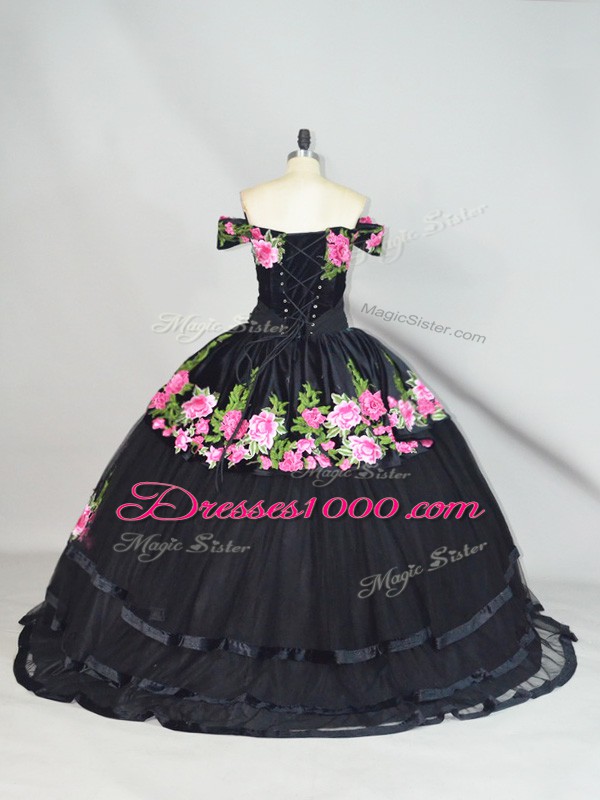 Black Sleeveless Embroidery Lace Up Quince Ball Gowns