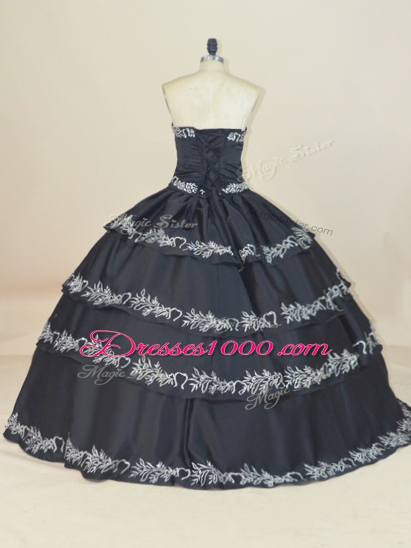 Black Ball Gowns Sweetheart Sleeveless Satin Floor Length Lace Up Embroidery Quinceanera Gowns