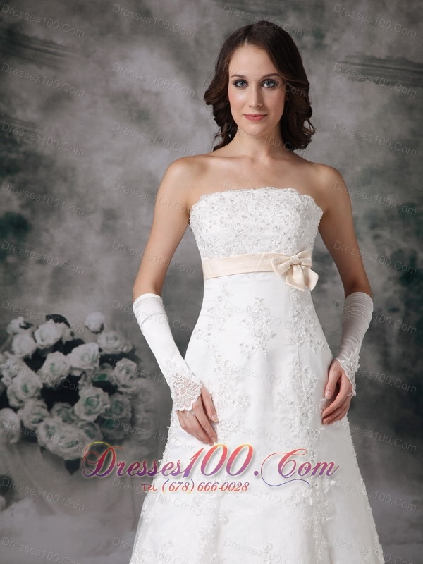 Popular A-line Strapless Lace Wedding Dress 2013