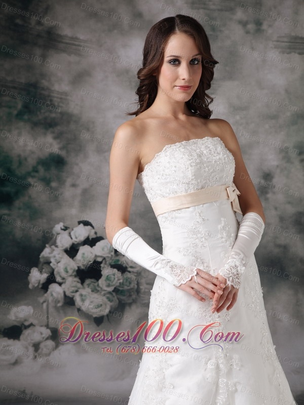 Popular A-line Strapless Lace Wedding Dress 2013