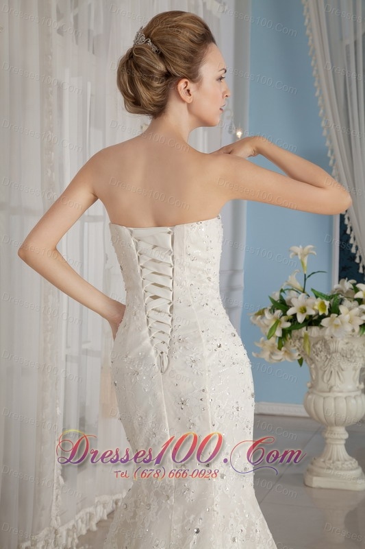 Trumpet /Mermaid Strapless Court Train Wedding Gown